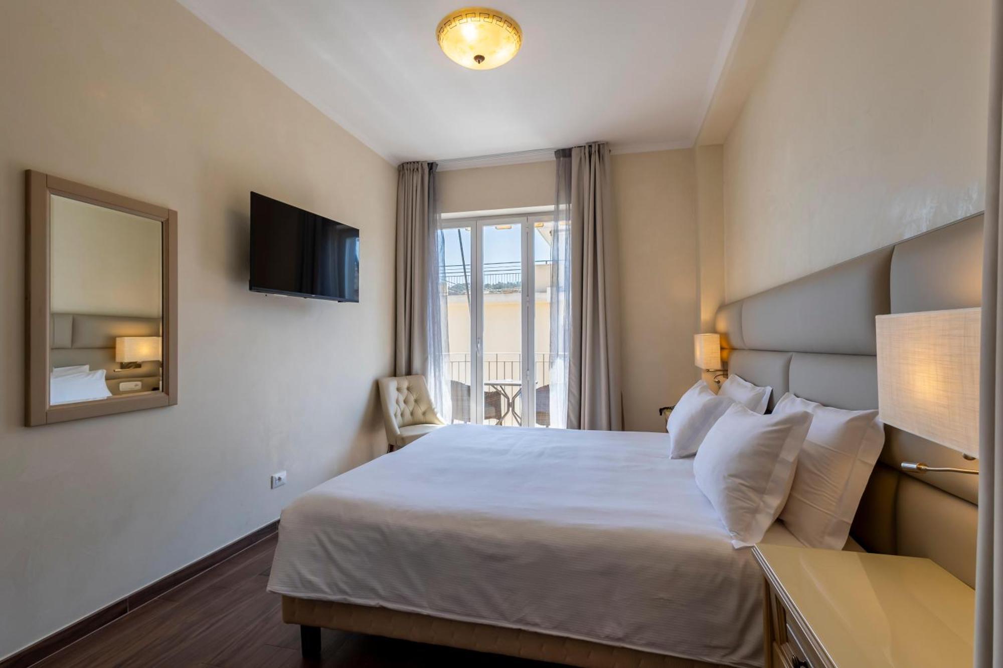 B&B Hotel Diano Marina Palace Ngoại thất bức ảnh