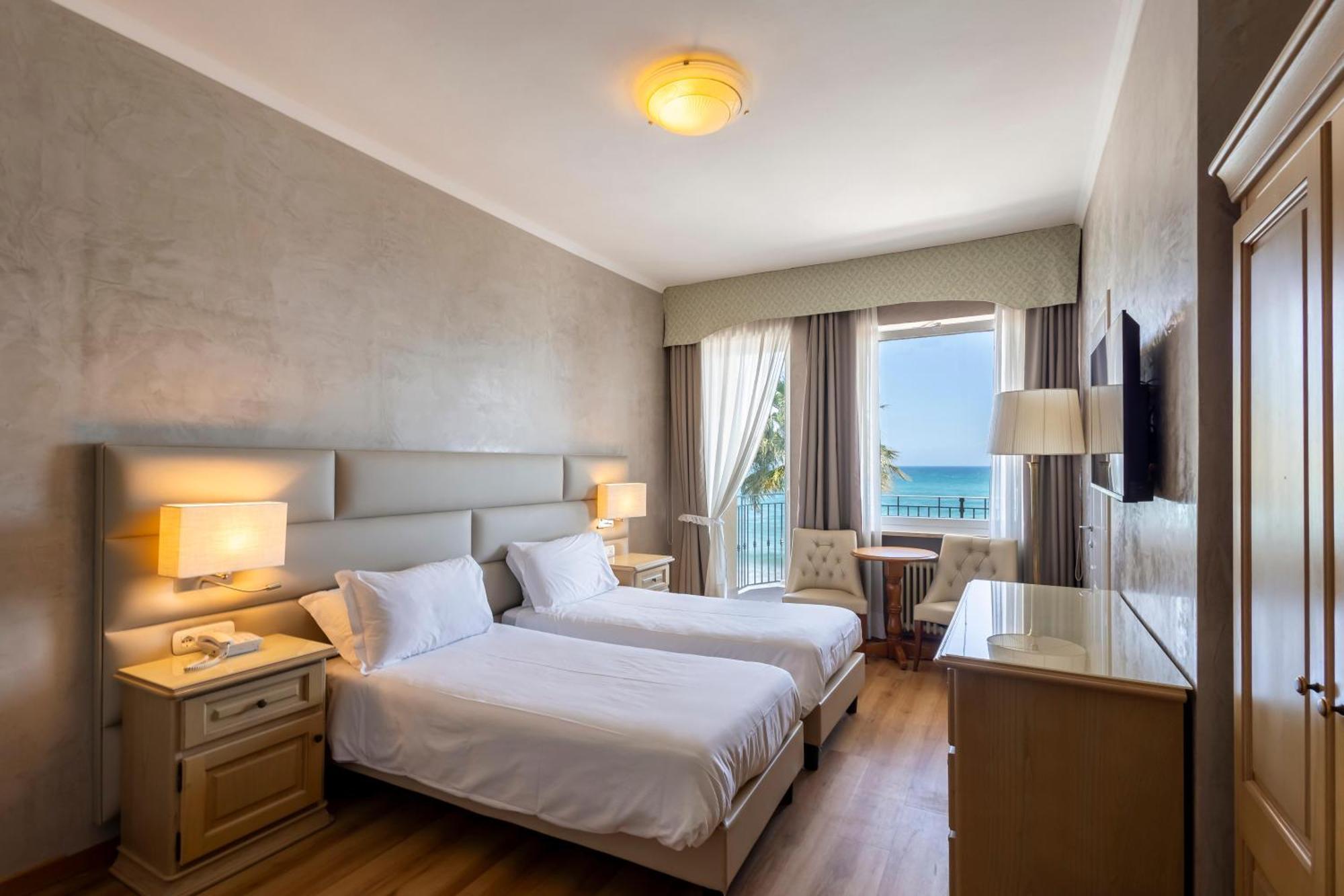 B&B Hotel Diano Marina Palace Ngoại thất bức ảnh