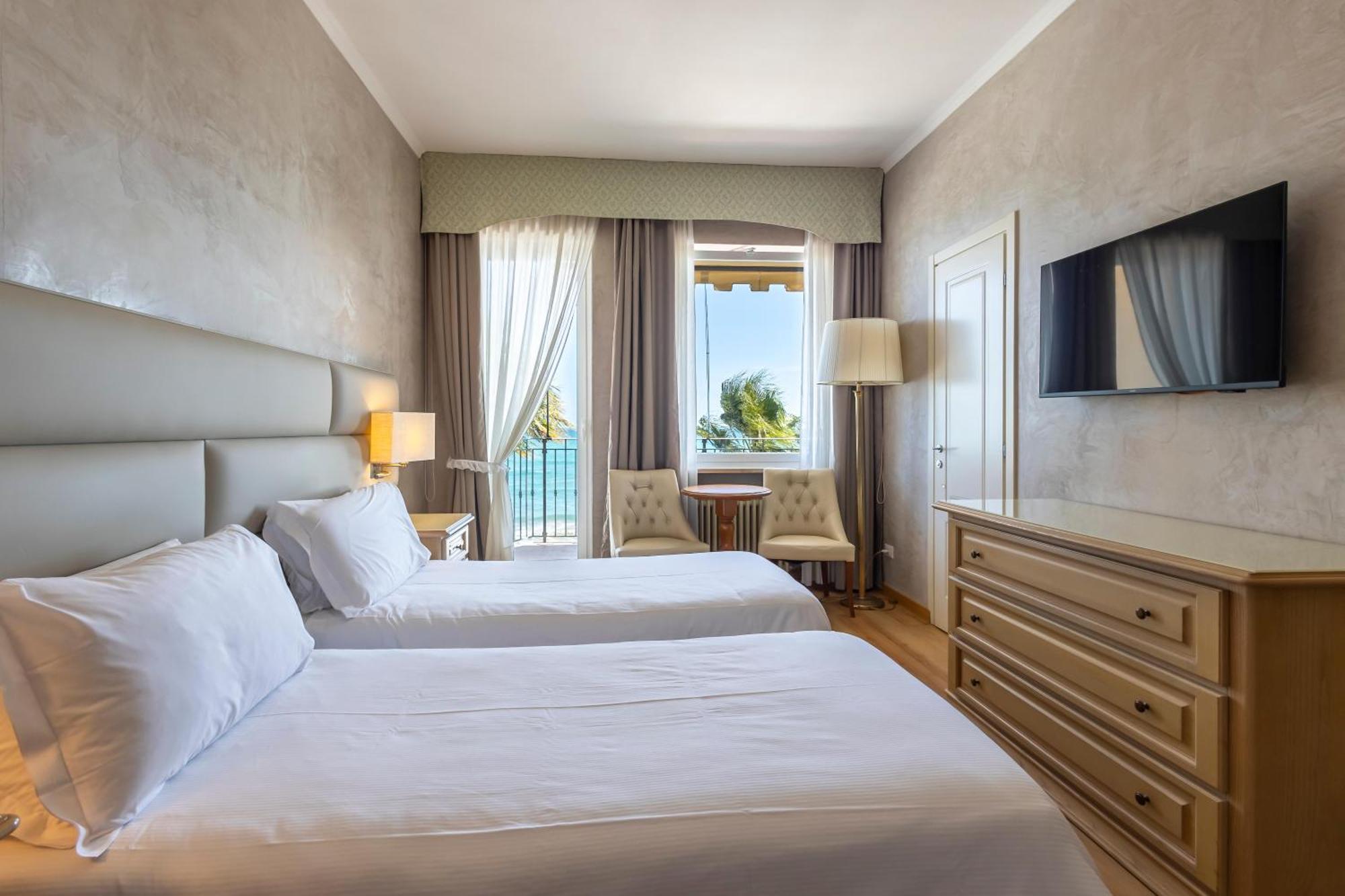 B&B Hotel Diano Marina Palace Ngoại thất bức ảnh